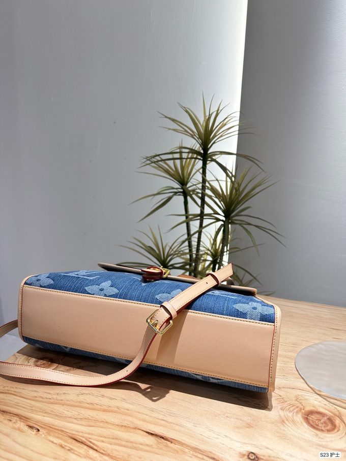 Louis new arrival denim bag size: 38 * 23 cm - Image 7