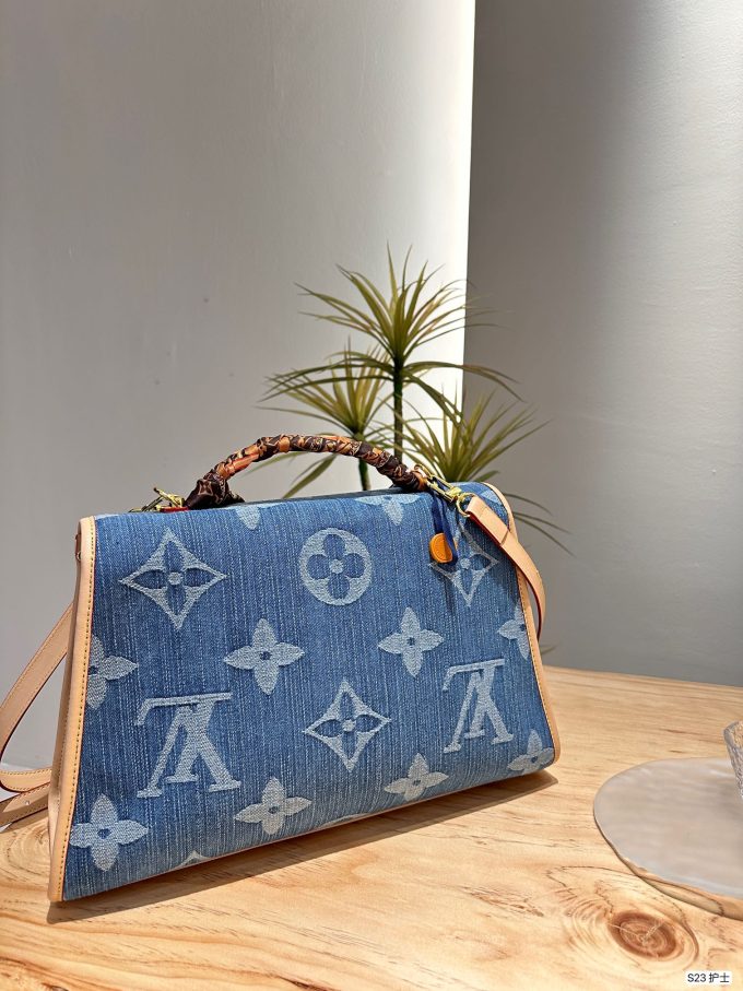 Louis new arrival denim bag size: 38 * 23 cm - Image 6