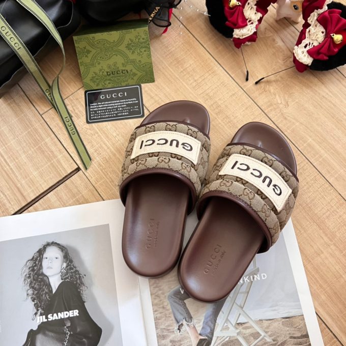 Embroidery Vintage Embossed Slippers - Image 3