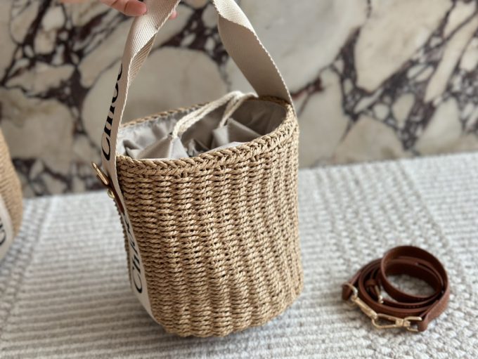 Ch new arrival bucket bag size: 18cm