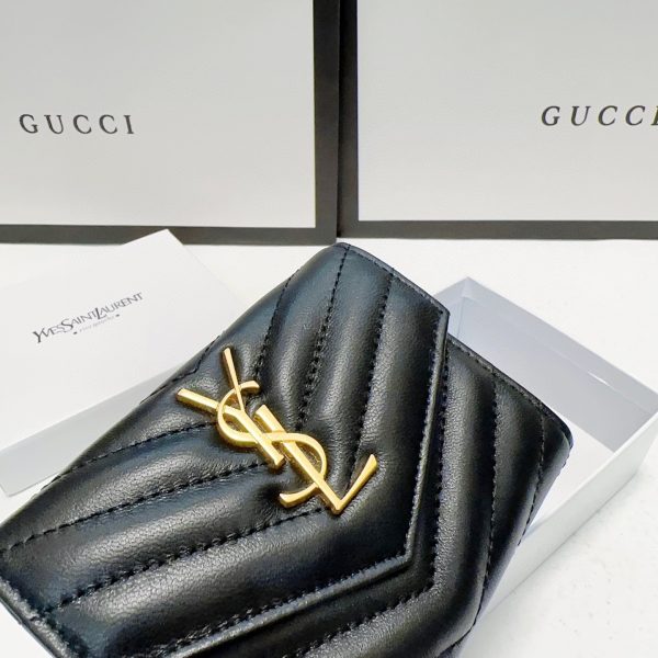 Y new arrival women wallet size: 10x9 cm