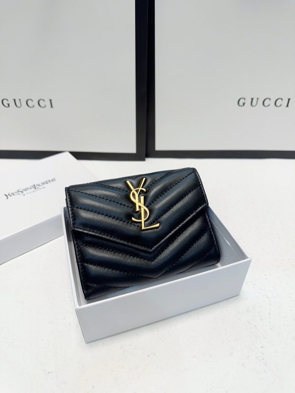 Y new arrival women wallet size: 10x9 cm