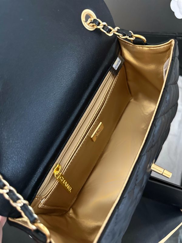 CC new arrival bag size: 20 cm