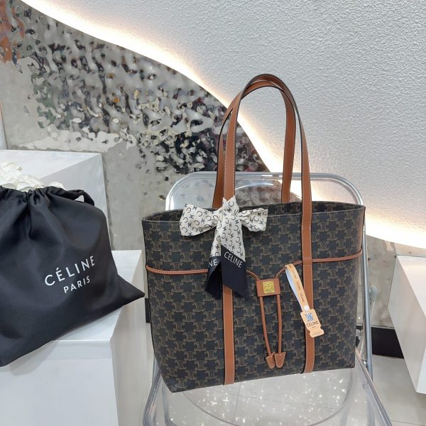 Ce TRIOMPHE tote bag size: 35-31-15 cm