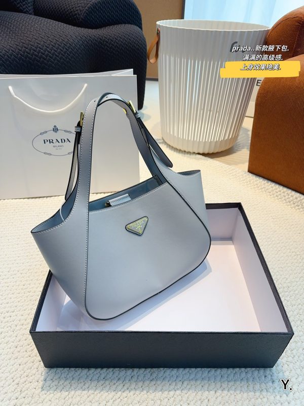 Pra new arrival hobo bag size: 27*7*19cm