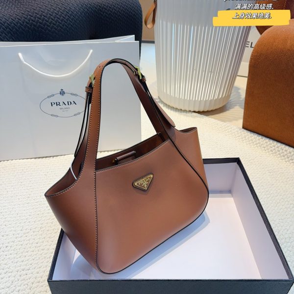 Pra new arrival hobo bag size: 27*7*19cm