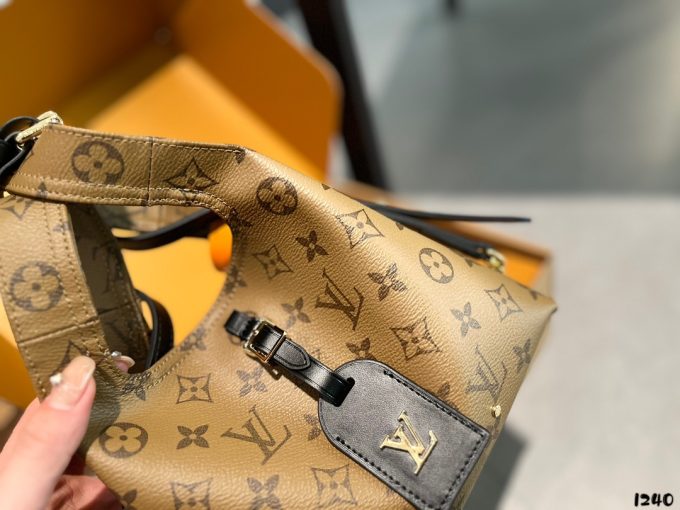 Louis new arrival bag size: 18 * 16cm - Image 4