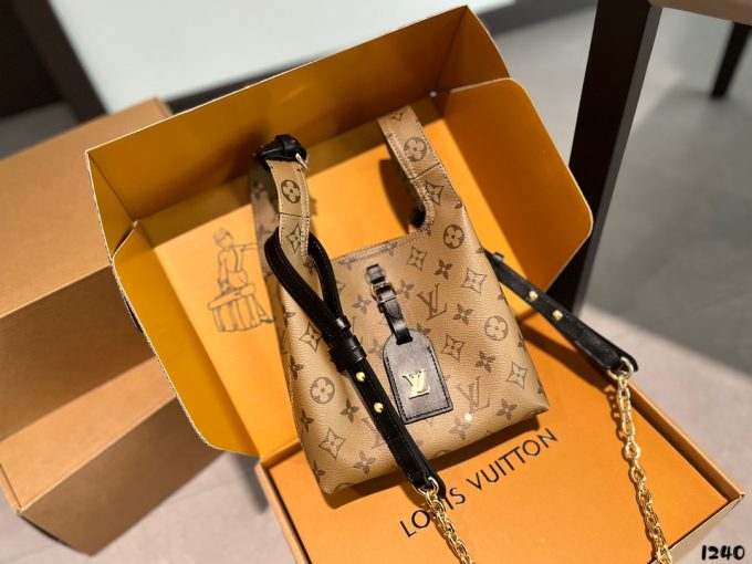 Louis new arrival bag size: 18 * 16cm - Image 6