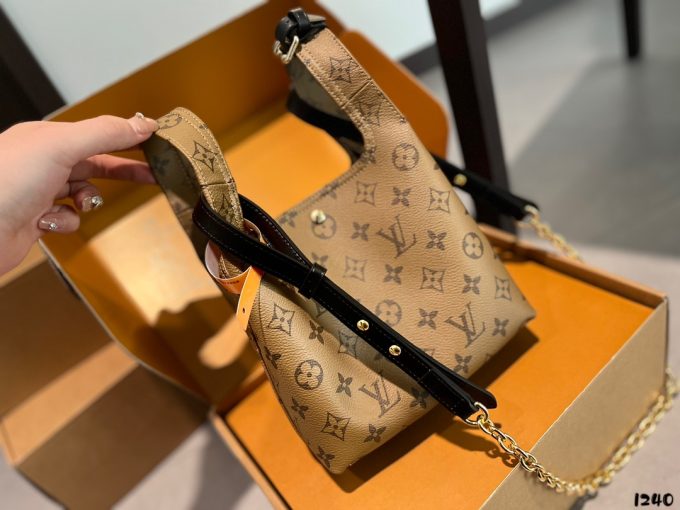 Louis new arrival bag size: 18 * 16cm - Image 5