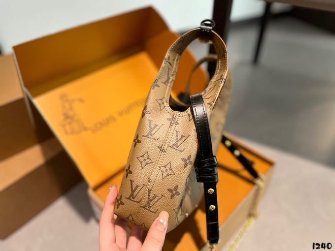 Louis new arrival bag size: 18 * 16cm - Image 8
