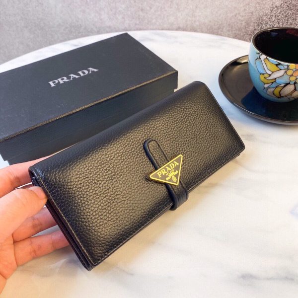 Pra new arrival wallet 01 size: 19x10 cm