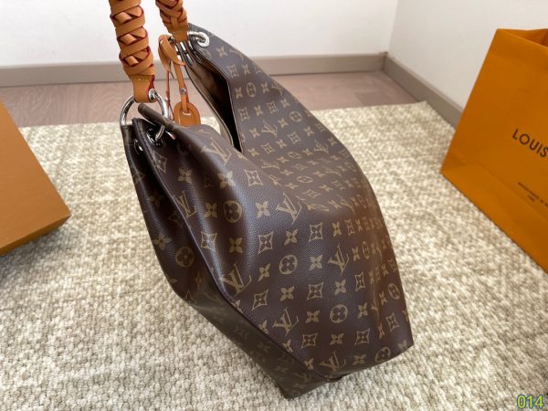 Louis new arrival tote bag size : 34 * 28 cm