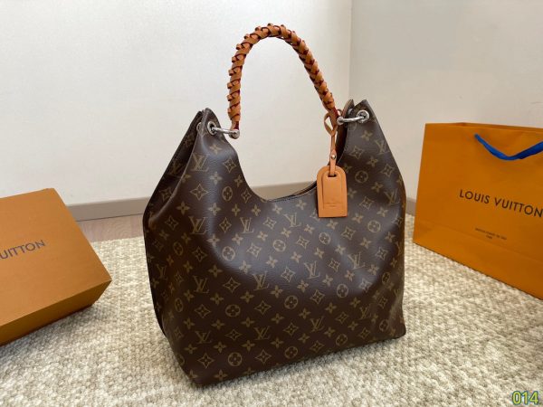 Louis new arrival tote bag size : 34 * 28 cm