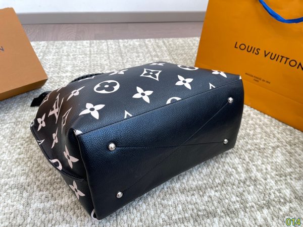 Louis new arrival tote bag size: 34 * 28 cm
