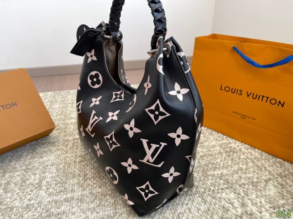 Louis new arrival tote bag size: 34 * 28 cm