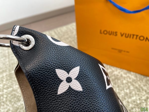 Louis new arrival tote bag size: 34 * 28 cm