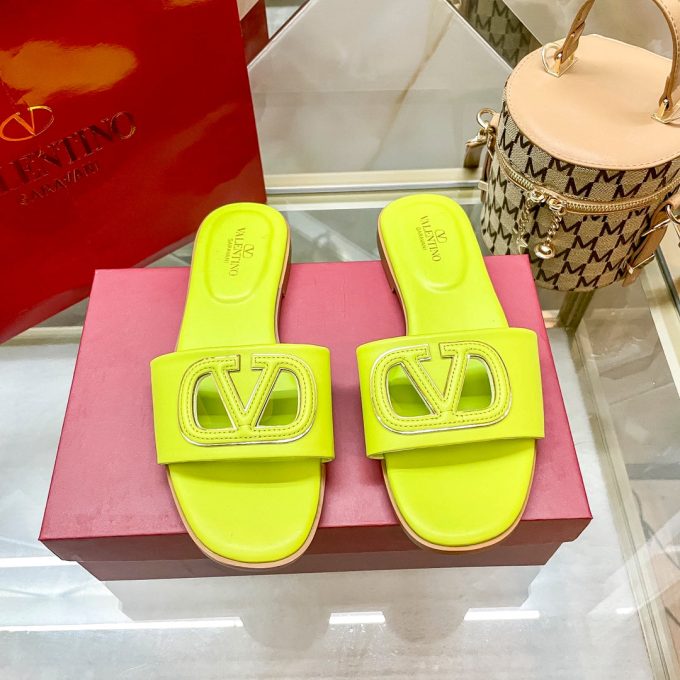 Fashion Logo Flat Slippers - Image 9