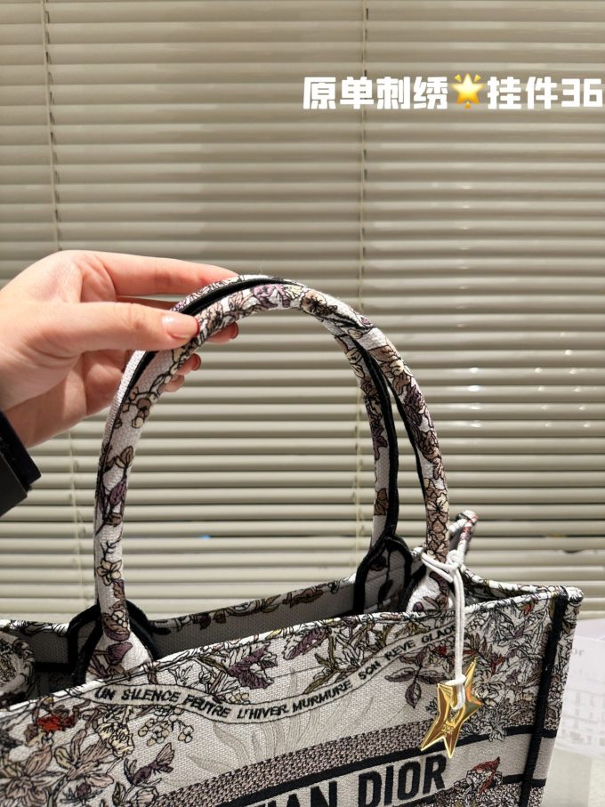 D book tote new arrival bag - Image 4