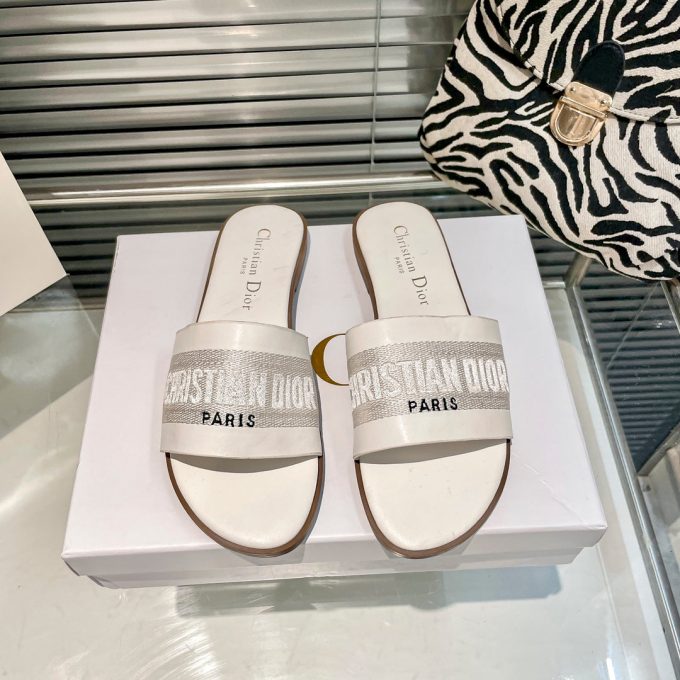 Solid Colors Calfskin and Embroidered Cotton Slippers - Image 4