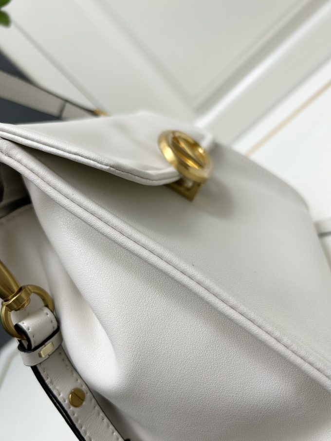 Val Garavani VSLING new arrival bag size: 25*12*18 cm - Image 13