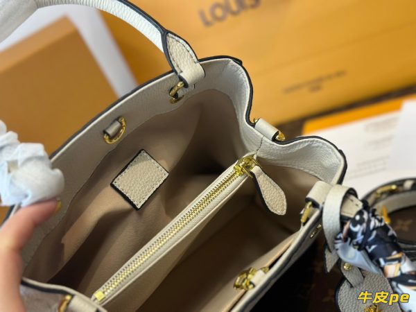 Louis 24s new arrival Montaigne bag size:  30*19cm