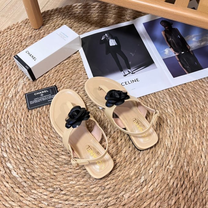 Vintage Flower Flip Flop Sandals - Image 3