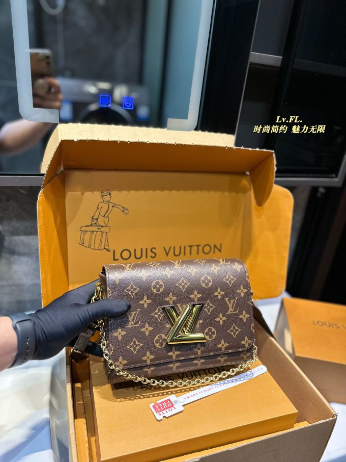 Louis Twist new arrival chain bag size: 23*10*15 cm - Image 6