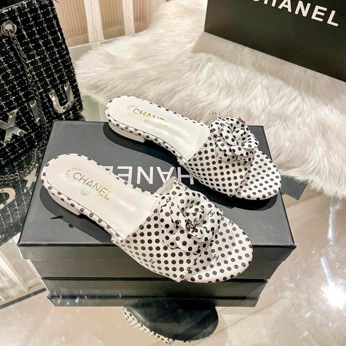 Retro Polka Dot Flat Slippers - Image 4