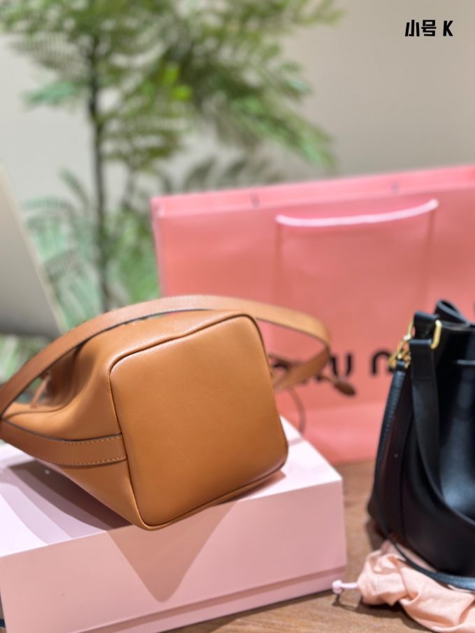 M M new arrival bucket bag size: 16×22 cm - Image 9