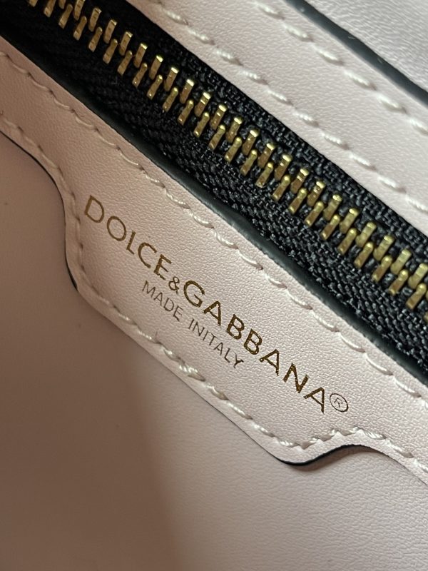 DG new arrival cross body bag size：19*12*5.5cm