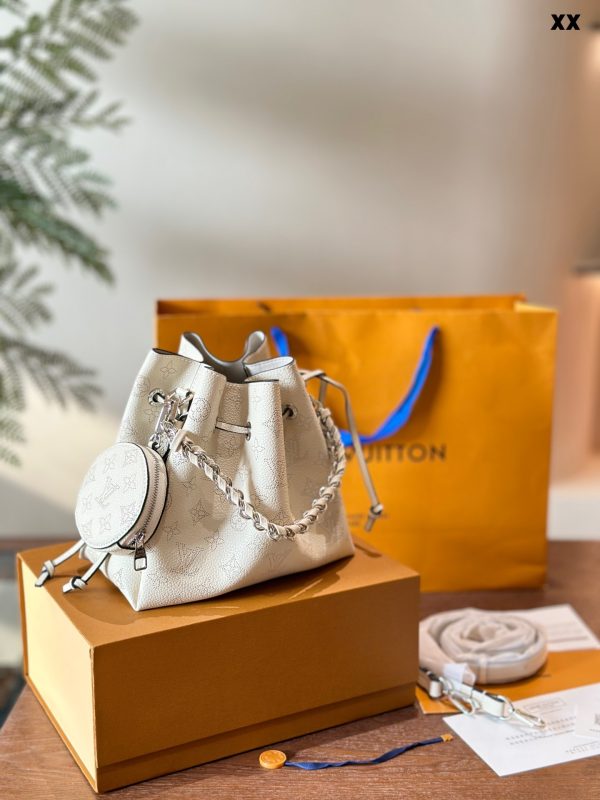 Louis bella NEW ARRIVAL Monogram bag size: 19x22x14 cm