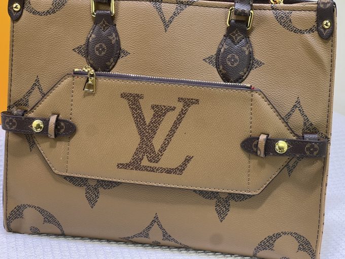 Louis new arrival OnTheGo Voyage bag size:35 cm - Image 6