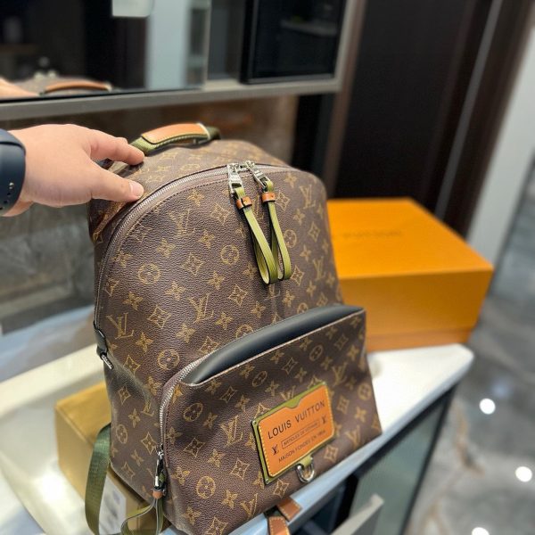 Louis new arrival backpack bag size: 28*37 cm