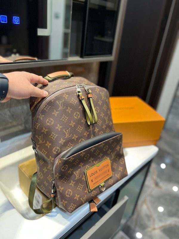 Louis new arrival backpack bag size: 28*37 cm