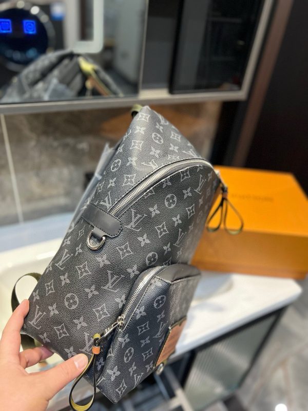 Louis new arrival backpack bag size: 28*37 cm