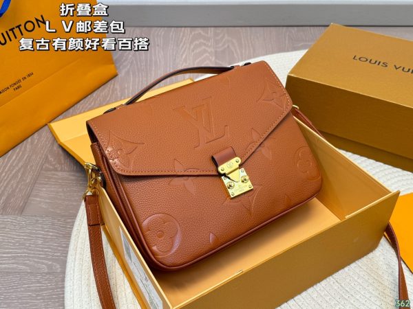 Louis 2024 new arrival Pochette bag size: 24 * 18 cm