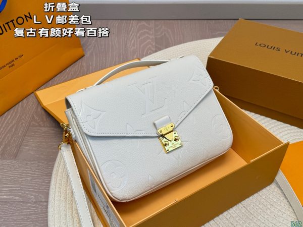 Louis 2024 new arrival Pochette bag size: 24 * 18 cm