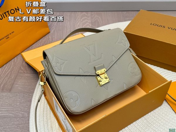 Louis 2024 new arrival Pochette bag size: 24 * 18 cm