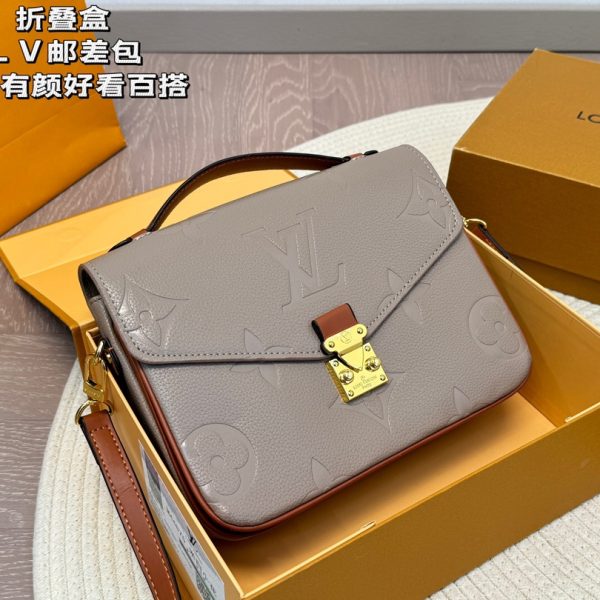 Louis 2024 new arrival Pochette bag size: 24 * 18 cm