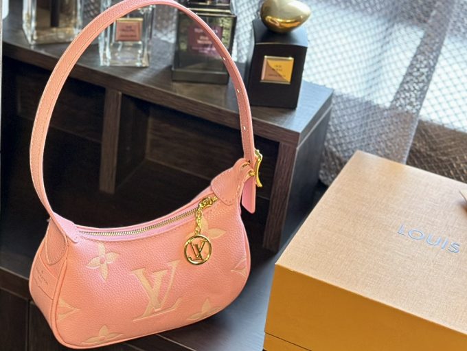 Louis new arrival hobo bag size: 21 * 11cm - Image 8