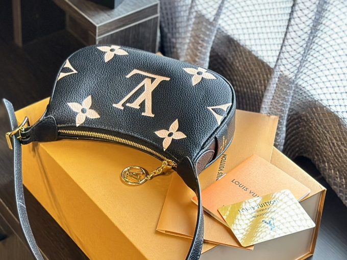 Louis new arrival hobo bag size: 21 * 11cm - Image 12