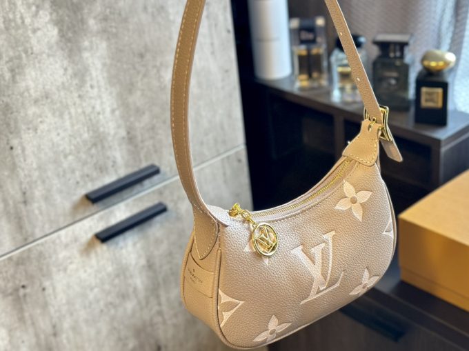 Louis new arrival hobo bag size: 21 * 11cm - Image 6