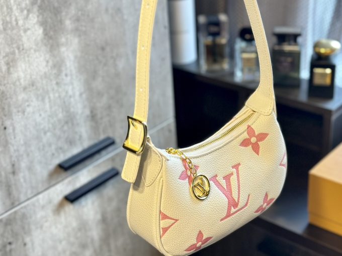 Louis new arrival hobo bag size: 21 * 11cm - Image 11
