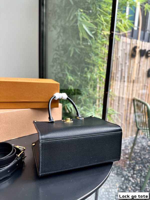 louis new arrival lock&go tote bag size: 25*20 cm