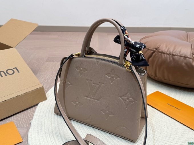 Louis new arrival Montaigne bag size: 28 * 20 cm - Image 2