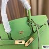 Her birkin new arrival bag green