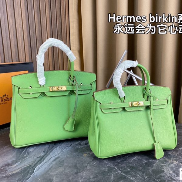 Her birkin new arrival bag green
