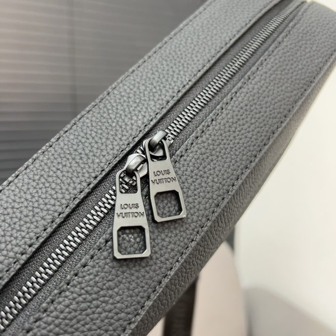 Louis new arrival men and women bag size: 22 x 29cm - Image 9