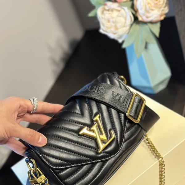 Louis Multi Pochette New Wave size: 21x13x6.5cm