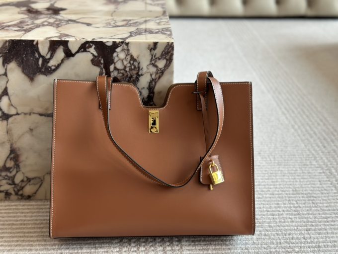 Ce new arrival 2025 tote bag size: 37*29 cm - Image 4